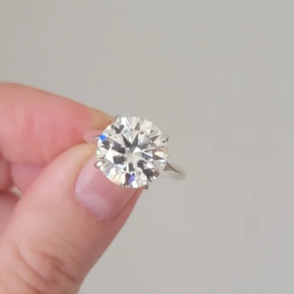 Elegant 4ct Moissanite Silver Solitaire Ring - Picture 11 of 11